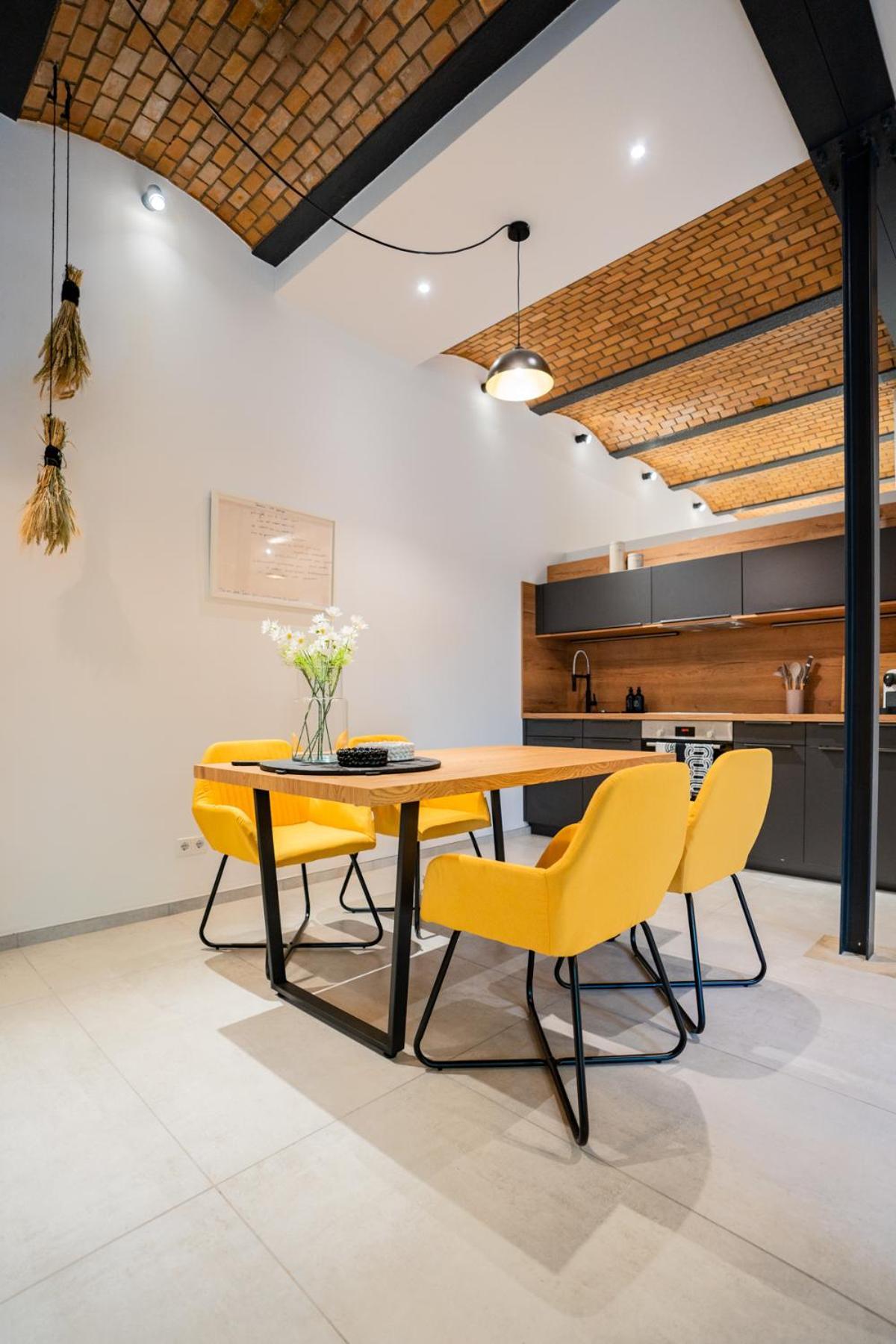 Luxurioeses 100M2 Loft Mit Sauna & Parkplatz - Platz Fuer 4 Personen Wiesbaden Exterior photo